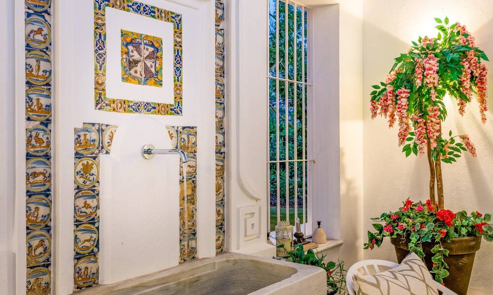 Exclusieve villa te koop, aan de golfbaan in een prestigieuze urbanisatie in Nueva Andalucia, Marbella 791436