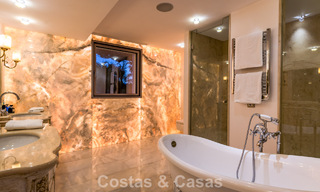 Exclusieve villa te koop, aan de golfbaan in een prestigieuze urbanisatie in Nueva Andalucia, Marbella 791438 