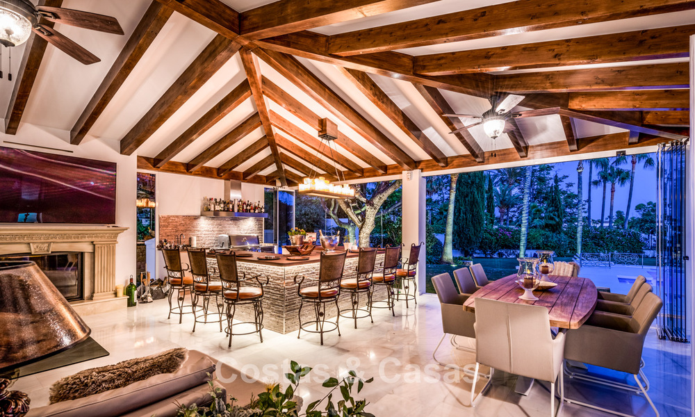 Exclusieve villa te koop, aan de golfbaan in een prestigieuze urbanisatie in Nueva Andalucia, Marbella 791440