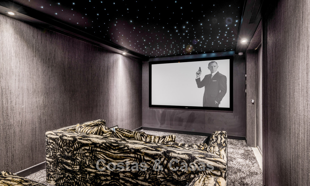 Exclusieve villa te koop, aan de golfbaan in een prestigieuze urbanisatie in Nueva Andalucia, Marbella 791445