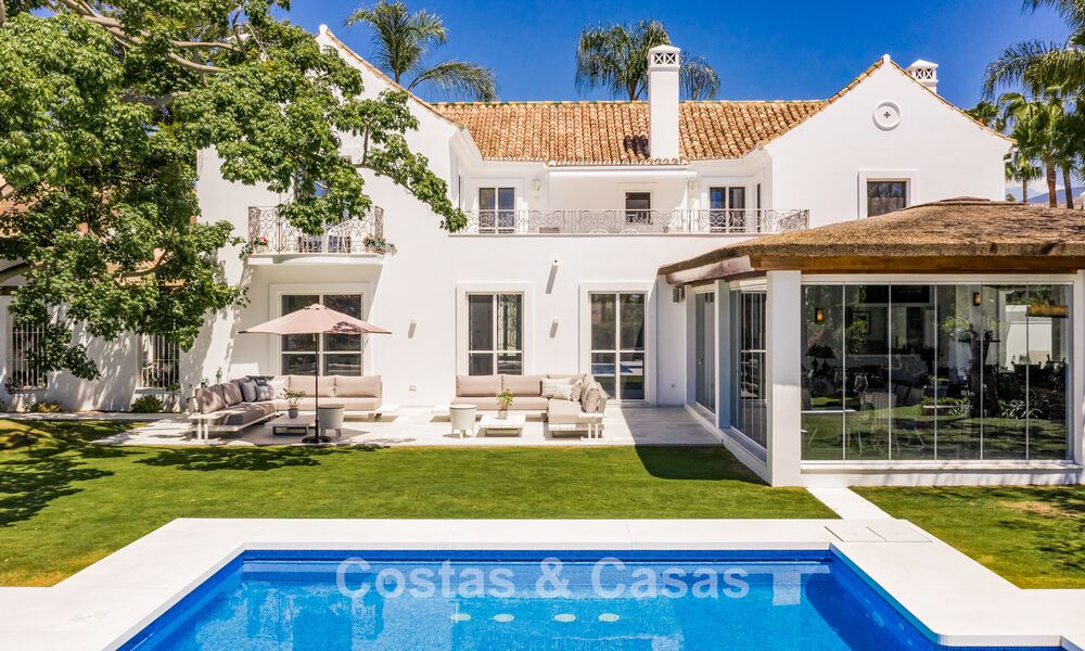 Exclusieve villa te koop, aan de golfbaan in een prestigieuze urbanisatie in Nueva Andalucia, Marbella 791448
