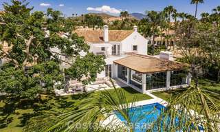 Exclusieve villa te koop, aan de golfbaan in een prestigieuze urbanisatie in Nueva Andalucia, Marbella 791449 