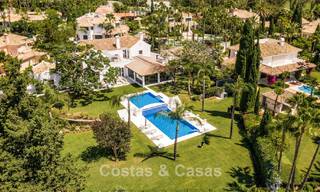 Exclusieve villa te koop, aan de golfbaan in een prestigieuze urbanisatie in Nueva Andalucia, Marbella 791452 
