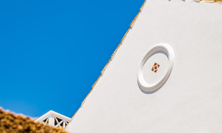 Exclusieve villa te koop, aan de golfbaan in een prestigieuze urbanisatie in Nueva Andalucia, Marbella 791460 