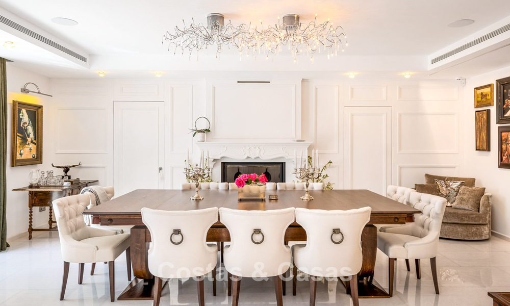 Exclusieve villa te koop, aan de golfbaan in een prestigieuze urbanisatie in Nueva Andalucia, Marbella 791472