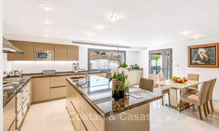 Exclusieve villa te koop, aan de golfbaan in een prestigieuze urbanisatie in Nueva Andalucia, Marbella 791476 