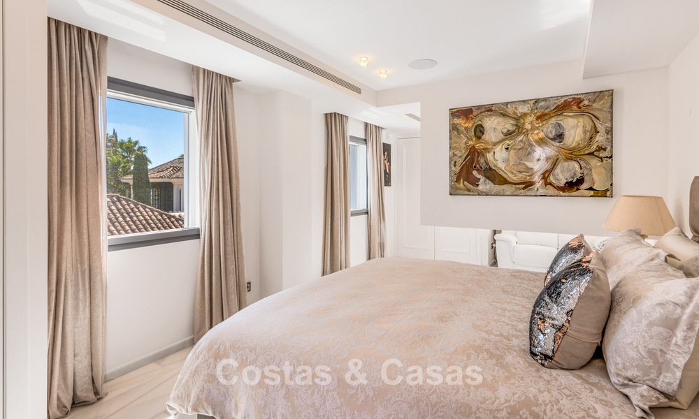 Exclusieve villa te koop, aan de golfbaan in een prestigieuze urbanisatie in Nueva Andalucia, Marbella 791483