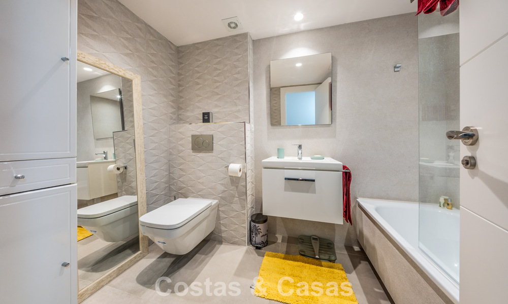 Eigentijd gerenoveerd appartement te koop in Nueva Andalucia op loopafstand van het strand en Puerto Banus, Marbella 790899