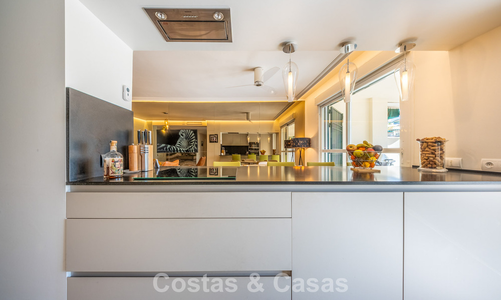 Eigentijd gerenoveerd appartement te koop in Nueva Andalucia op loopafstand van het strand en Puerto Banus, Marbella 790903
