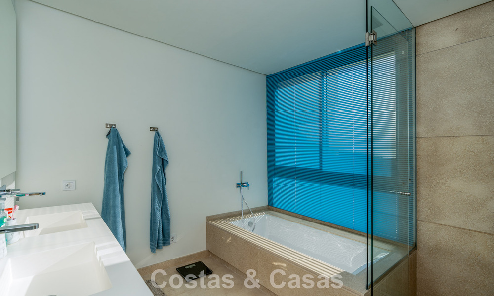 Luxueus 3-slaapkamer appartement te koop met panoramisch zeezicht in een gated resort in Marbella - Benahavis 791546