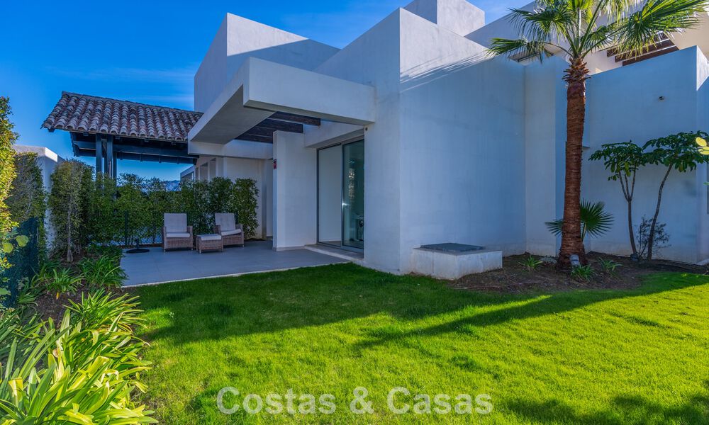 Luxueus 3-slaapkamer appartement te koop met panoramisch zeezicht in een gated resort in Marbella - Benahavis 791556