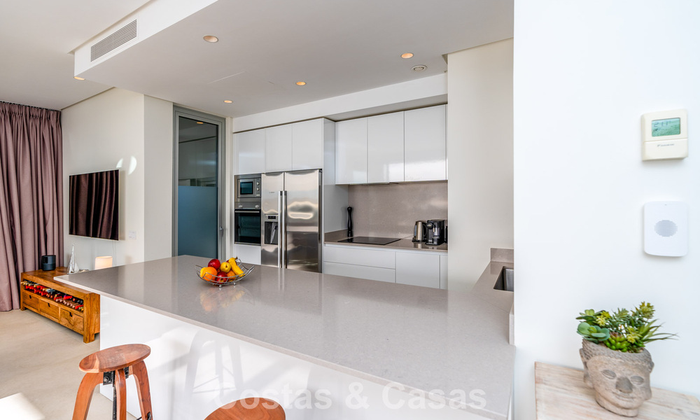 Luxueus 3-slaapkamer appartement te koop met panoramisch zeezicht in een gated resort in Marbella - Benahavis 791570