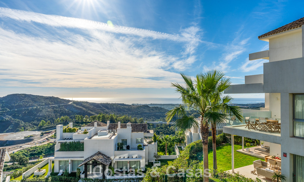 Luxueus 3-slaapkamer appartement te koop met panoramisch zeezicht in een gated resort in Marbella - Benahavis 791573