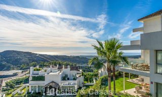 Luxueus 3-slaapkamer appartement te koop met panoramisch zeezicht in een gated resort in Marbella - Benahavis 791573 