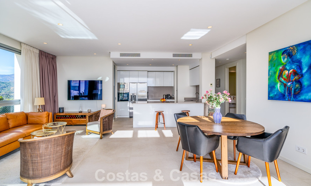 Luxueus 3-slaapkamer appartement te koop met panoramisch zeezicht in een gated resort in Marbella - Benahavis 791575