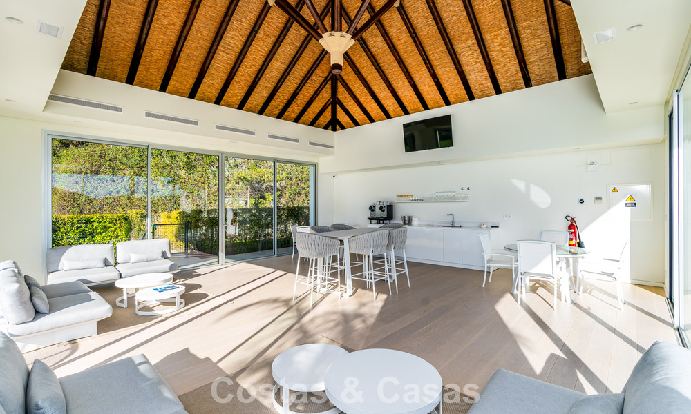 Luxueus 3-slaapkamer appartement te koop met panoramisch zeezicht in een gated resort in Marbella - Benahavis 791583