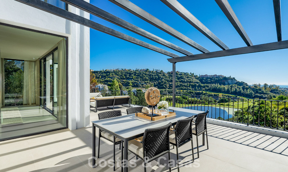 Luxueuze klasse-villa te koop met panoramisch uitzicht, grenzend aan de golfbaan in Marbella - Benahavis 791603