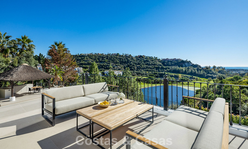Luxueuze klasse-villa te koop met panoramisch uitzicht, grenzend aan de golfbaan in Marbella - Benahavis 791604