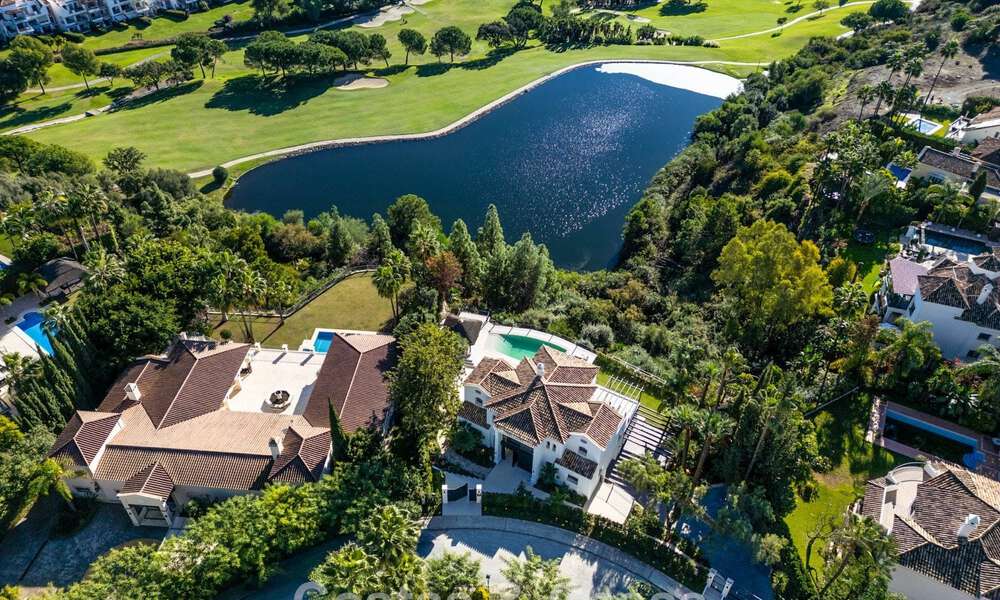 Luxueuze klasse-villa te koop met panoramisch uitzicht, grenzend aan de golfbaan in Marbella - Benahavis 791625