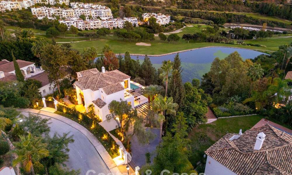 Luxueuze klasse-villa te koop met panoramisch uitzicht, grenzend aan de golfbaan in Marbella - Benahavis 791634