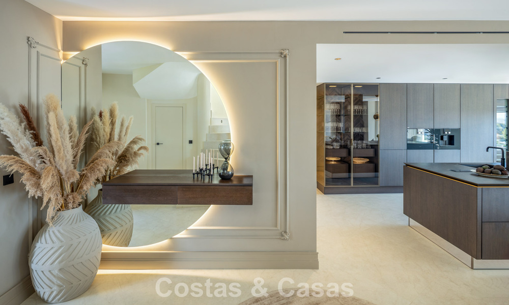 Exclusief duplex penthouse met privézwembad en panoramisch zeezicht te koop in Marbella’s Golden Mile 791639