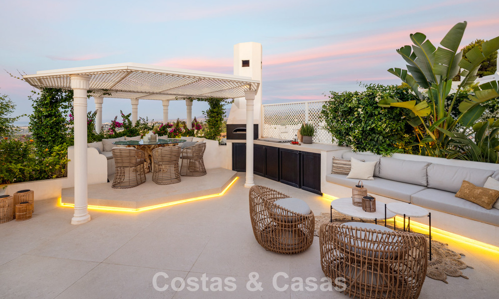 Exclusief duplex penthouse met privézwembad en panoramisch zeezicht te koop in Marbella’s Golden Mile 791654