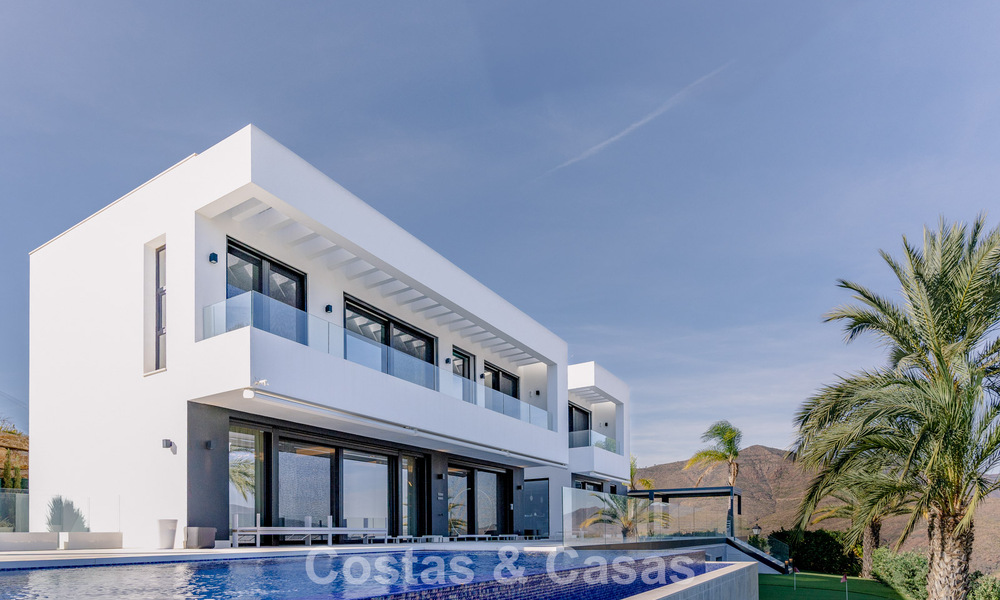 Gloednieuwe, moderne luxevilla met zeezicht te koop in een golfresort in Mijas, Costa del Sol 791683