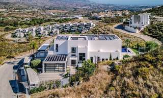 Gloednieuwe, moderne luxevilla met zeezicht te koop in een golfresort in Mijas, Costa del Sol 791688 