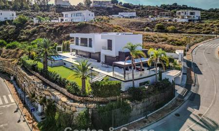 Gloednieuwe, moderne luxevilla met zeezicht te koop in een golfresort in Mijas, Costa del Sol 791690