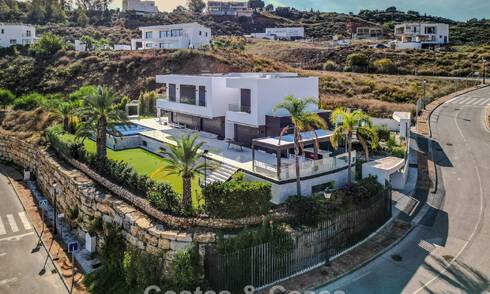 Gloednieuwe, moderne luxevilla met zeezicht te koop in een golfresort in Mijas, Costa del Sol 791690