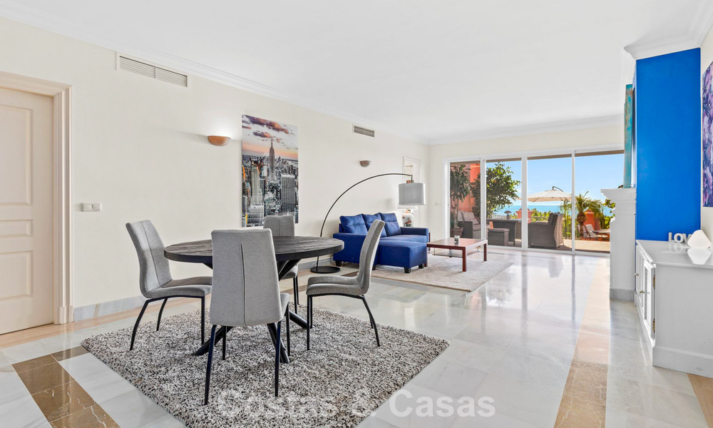 Instapklaar, royaal appartement met panoramisch zeezicht te koop in Benahavis - Marbella 791755