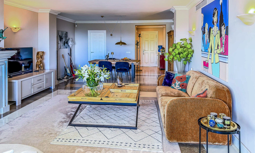 Instapklaar, ruim penthouse met fantastisch zeezicht te koop in Marbella - Benahavis 791786