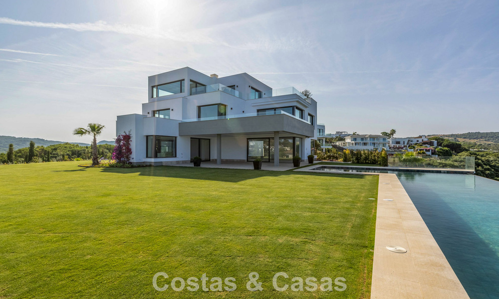 Gloednieuwe luxe villa met een geavanceerd hedendaags design te koop in Sotogrande Alto, Costa del Sol 791881