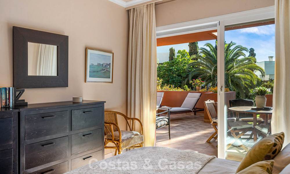 Instapklaar appartement te koop in een exclusieve urbanisatie aan de strandzijde tussen Puerto Banus en San Pedro, Marbella 792041