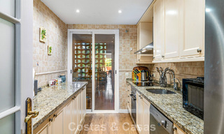 Instapklaar appartement te koop in een exclusieve urbanisatie aan de strandzijde tussen Puerto Banus en San Pedro, Marbella 792044 