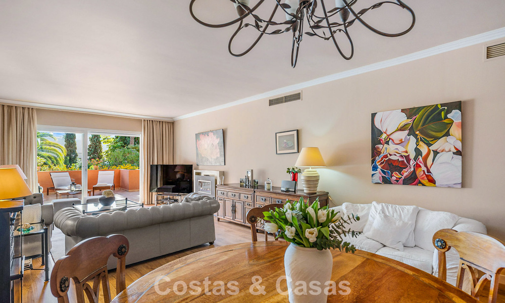 Instapklaar appartement te koop in een exclusieve urbanisatie aan de strandzijde tussen Puerto Banus en San Pedro, Marbella 792047