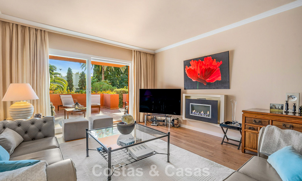 Instapklaar appartement te koop in een exclusieve urbanisatie aan de strandzijde tussen Puerto Banus en San Pedro, Marbella 792050