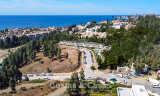 Eigentijdse townhouses met hedendaags ontwerp te koop in een golfomgeving van Mijas Costa, Costa del Sol 791837 