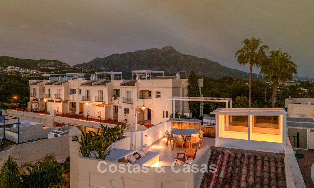 Elegant duplex penthouse met panoramisch uitzicht te koop in La Quinta te Marbella - Benahavis 791940
