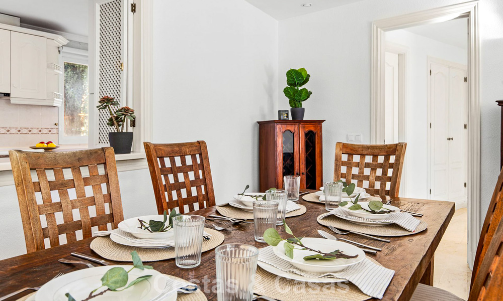 Zeer ruim tuinappartement te koop in een beachfront complex op de New Golden Mile tussen Marbella en Estepona 792107