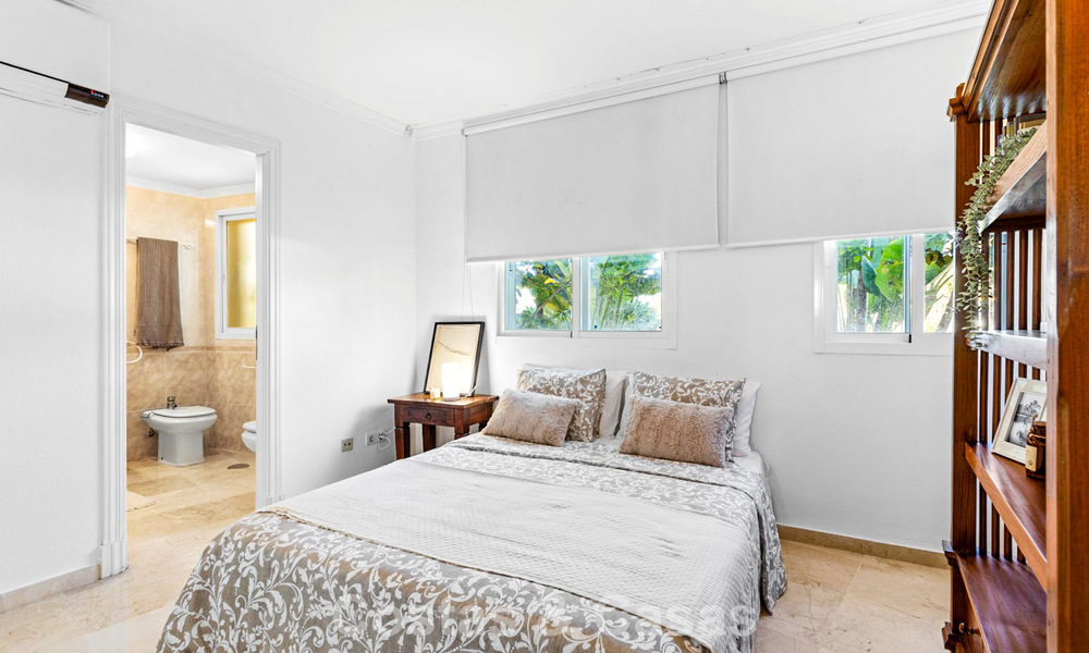 Zeer ruim tuinappartement te koop in een beachfront complex op de New Golden Mile tussen Marbella en Estepona 792114