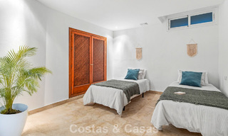 Zeer ruim tuinappartement te koop in een beachfront complex op de New Golden Mile tussen Marbella en Estepona 792128 