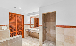 Zeer ruim tuinappartement te koop in een beachfront complex op de New Golden Mile tussen Marbella en Estepona 792130 