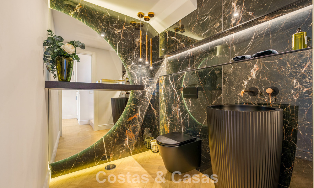 Eigentijds gerenoveerd duplex penthouse met privézwembad en panoramisch zeezicht in Nueva Andalucia, Marbella 792153
