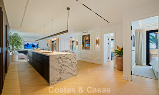 Eigentijds gerenoveerd duplex penthouse met privézwembad en panoramisch zeezicht in Nueva Andalucia, Marbella 792154 