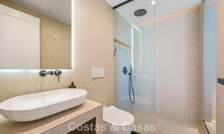Eigentijds gerenoveerd duplex penthouse met privézwembad en panoramisch zeezicht in Nueva Andalucia, Marbella 792165 