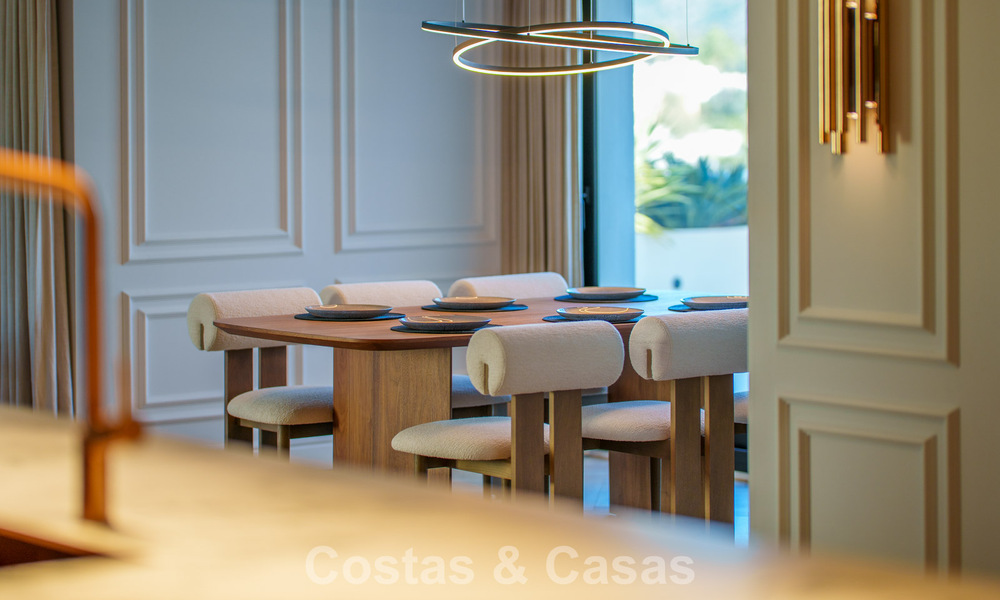 Eigentijds gerenoveerd duplex penthouse met privézwembad en panoramisch zeezicht in Nueva Andalucia, Marbella 792172