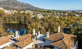 Eigentijds gerenoveerd duplex penthouse met privézwembad en panoramisch zeezicht in Nueva Andalucia, Marbella 792194 