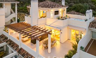 Eigentijds gerenoveerd duplex penthouse met privézwembad en panoramisch zeezicht in Nueva Andalucia, Marbella 792195 