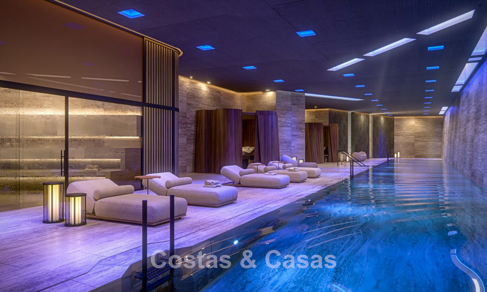High-end luxe appartement te koop in een eerstelijnstrand complex ten oosten van Marbella centrum 792204